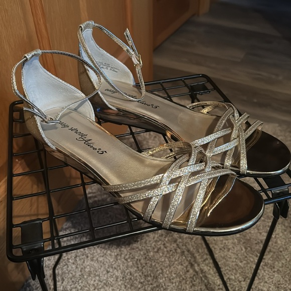 Sparkling Gold Dancing Sandals - Picture 4 of 4